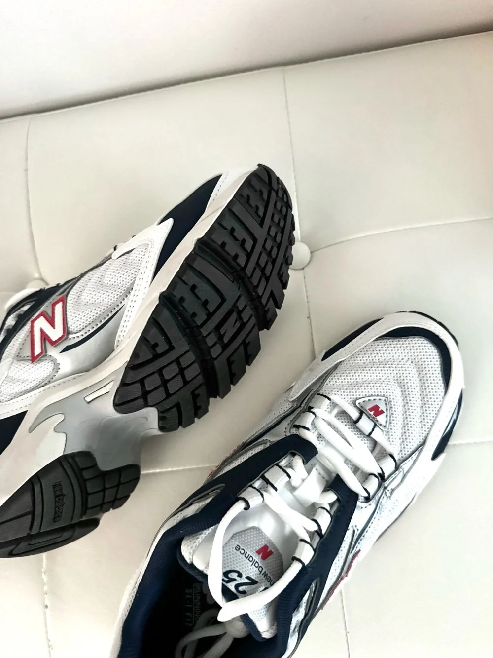 New Balance 725 White Navy Red Running Sneakers